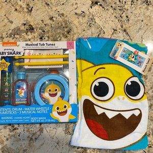 Nickelodeon Baby Shark Beach Towel and Musical Tub Tunes